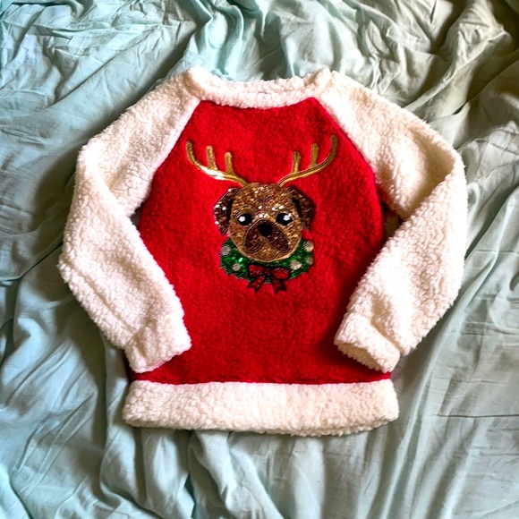 This cozy sweater is perfect for the holidays! - Picture 1 of 3